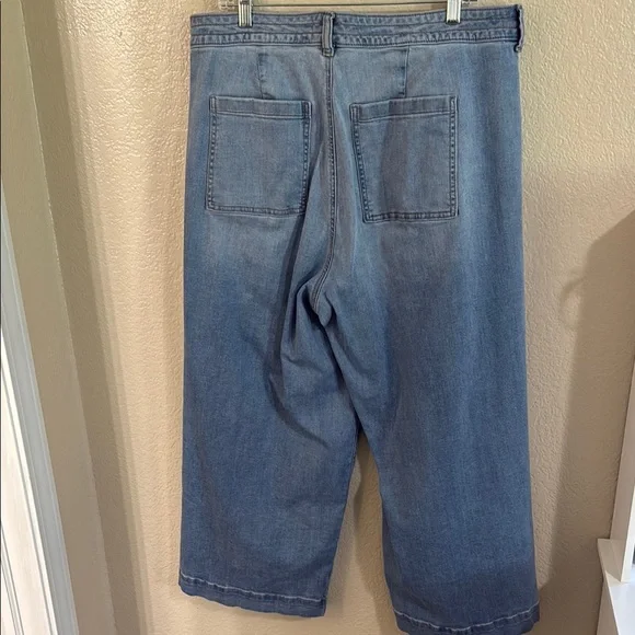 Torrid Ladies ankle wide leg Blue Jeans - Picture 5 of 10